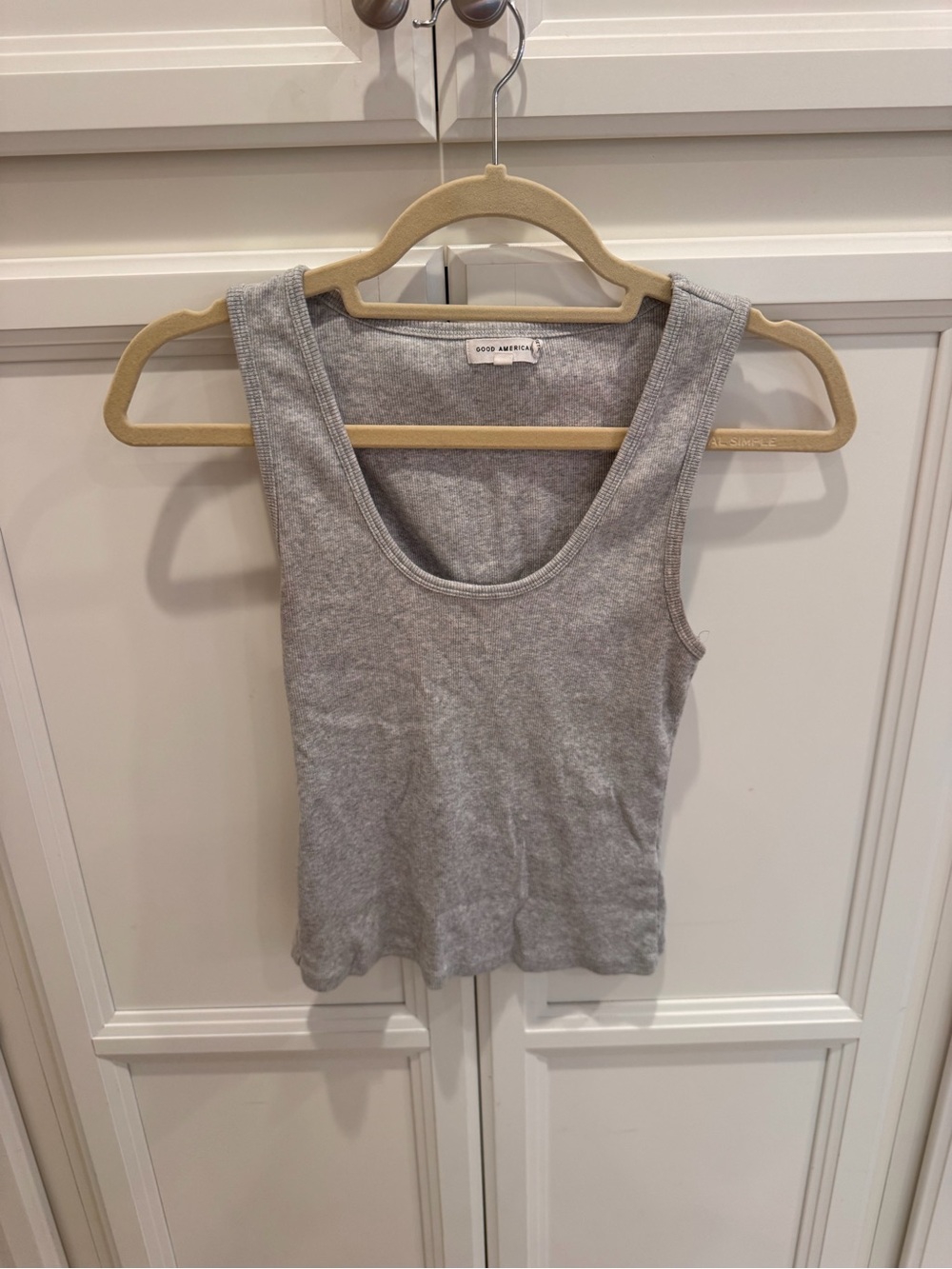 Good American Light Gray Ribbed Scoop Tank